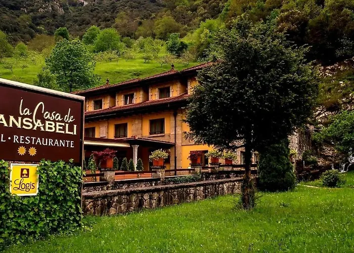 Logis Hotel Restaurante La Casa de Juansabeli