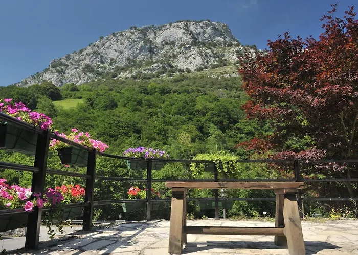 Logis Hotel Restaurante La Casa de Juansabeli