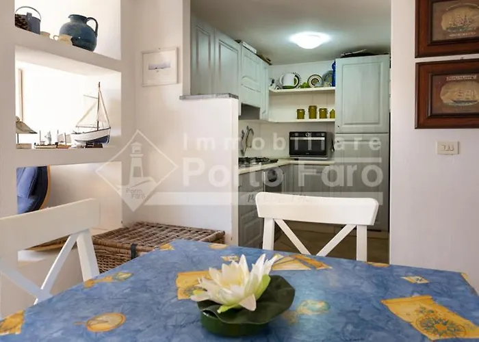 17 Centro - Splendido Trilocale Sulla Piazzetta Di Porto Faro
