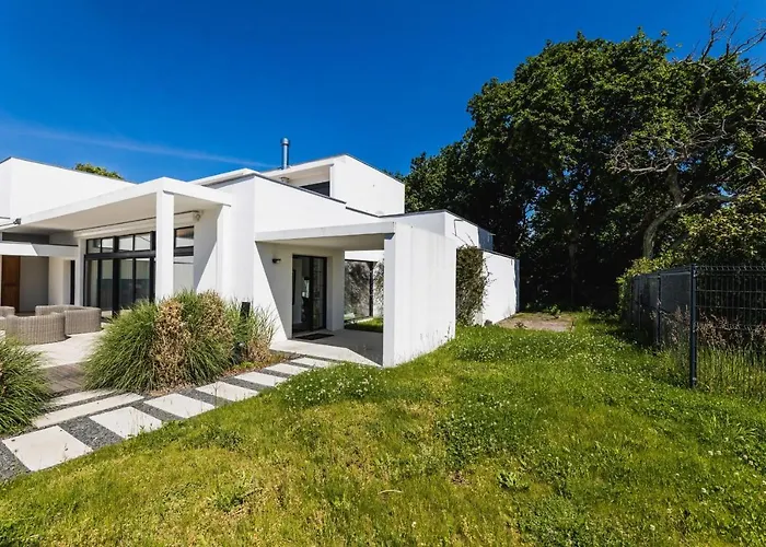 Marble Keyweek Villa With Pool In Biarritz
