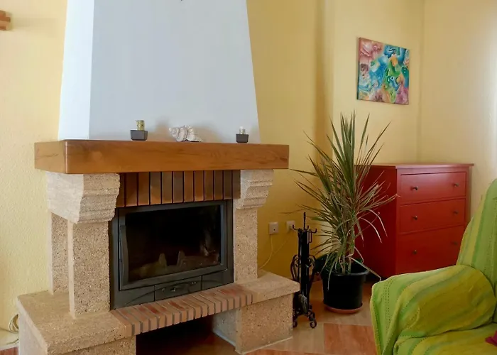 Chalet adosado con azotea andaluza y patio, junto a la playa