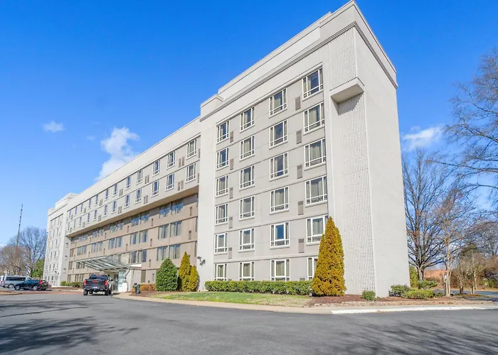 315 LoSo Hotel Airport