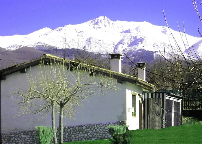 El Canchal de la Gallina -Cafetería - Piscina de Agua Caliente hasta 19 de Octubre -Aparcamiento gratis - Jacuzzi