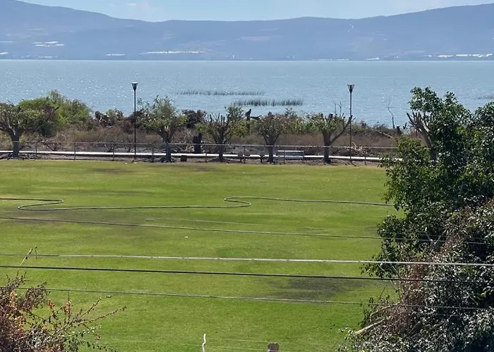 Villa LLena de Vida Vista al Lago Alberca Climatizada y Dos Jacuzys