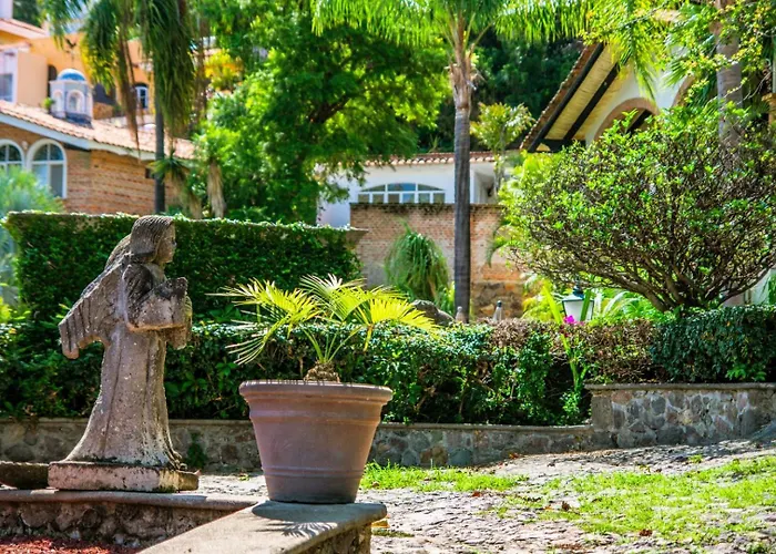 Anana Rancho San Rafael Pool And Lake Views