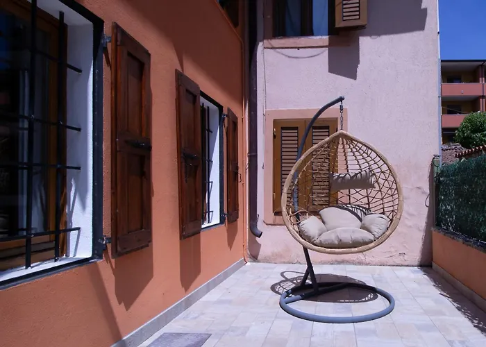 Guesthost - Accogliente Villetta Con Patio Esterno