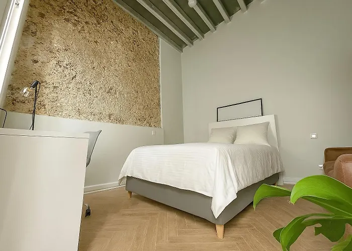 Preciosa villa con patio céntrica