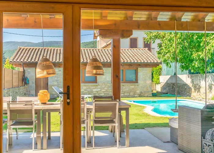 Acogedora casa rural con jardín próxima a Pamplona