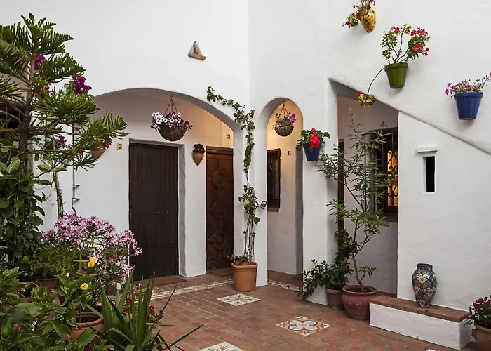 Habitaciones y Apartamentos en el centro La Jábega by Conil Home