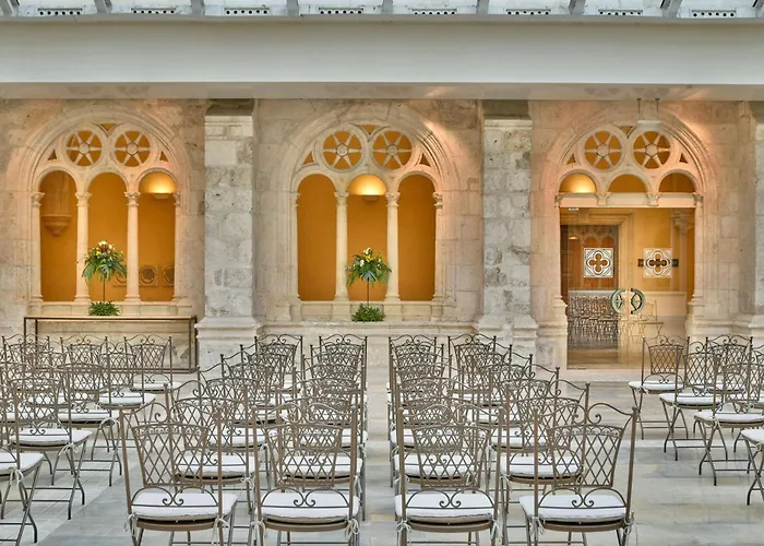 NH Collection Palacio de Burgos
