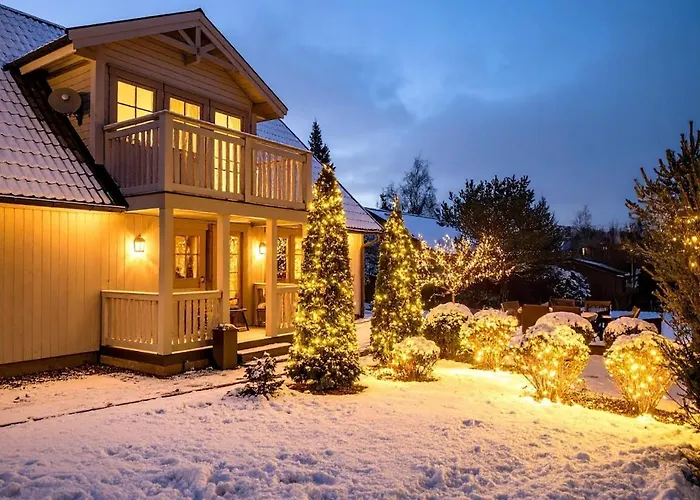 House By The Lake With Sauna And Christmas Spirit!