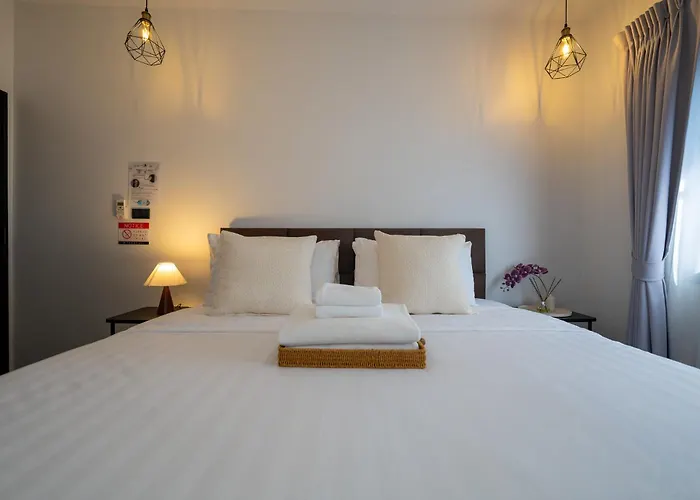 House 148 Patong Pool Villa 4Br Near Beach