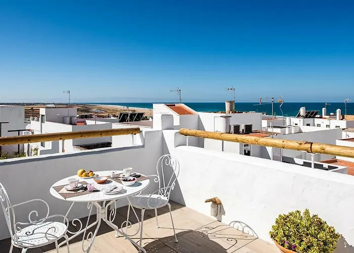 Habitaciones y Apartamentos en el centro La Jábega by Conil Home